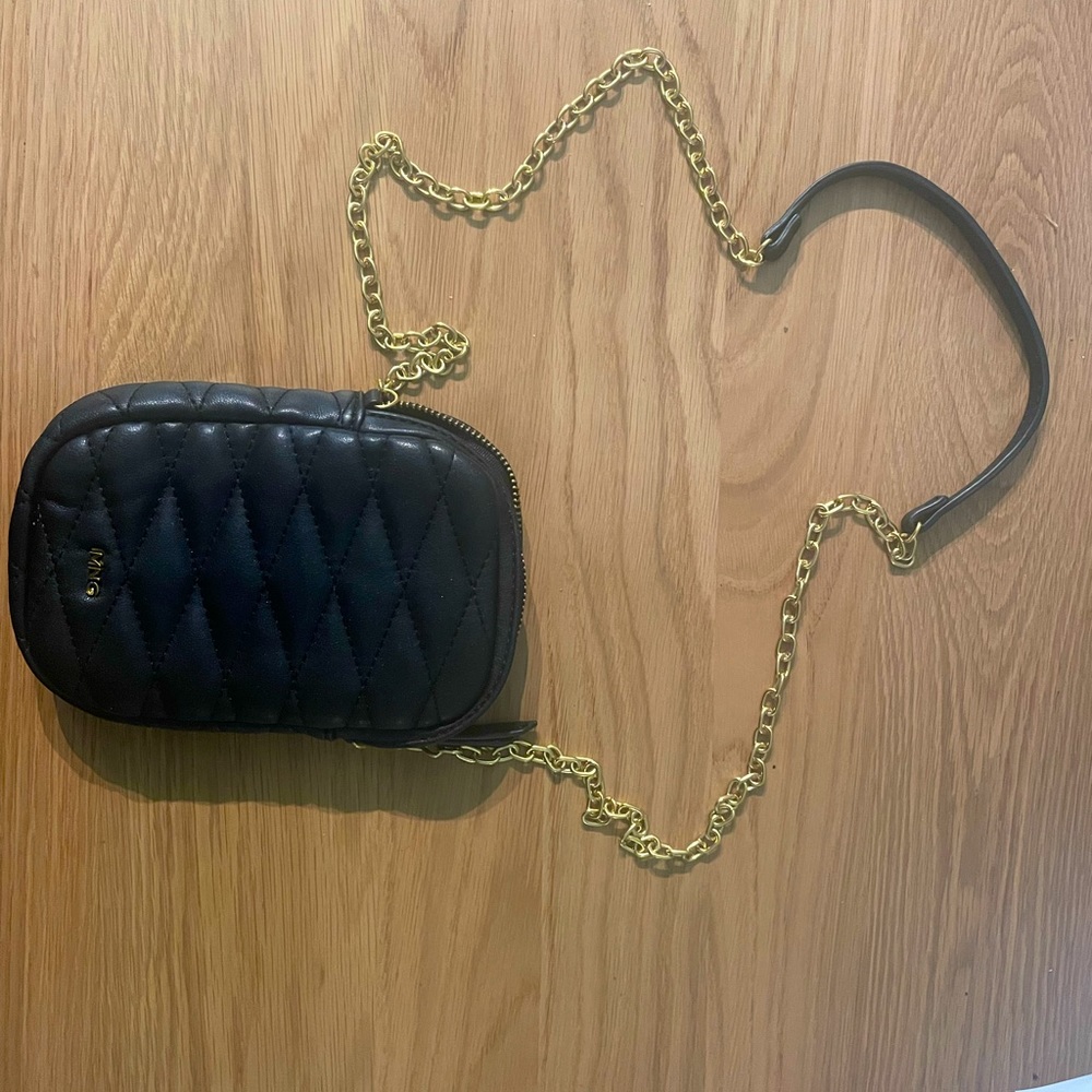 Mango (MNG) Chain Texture Cross Body Bag